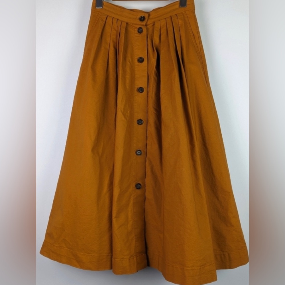 H&M Pleated fall Mustard long, buttoned skirt with pockets
